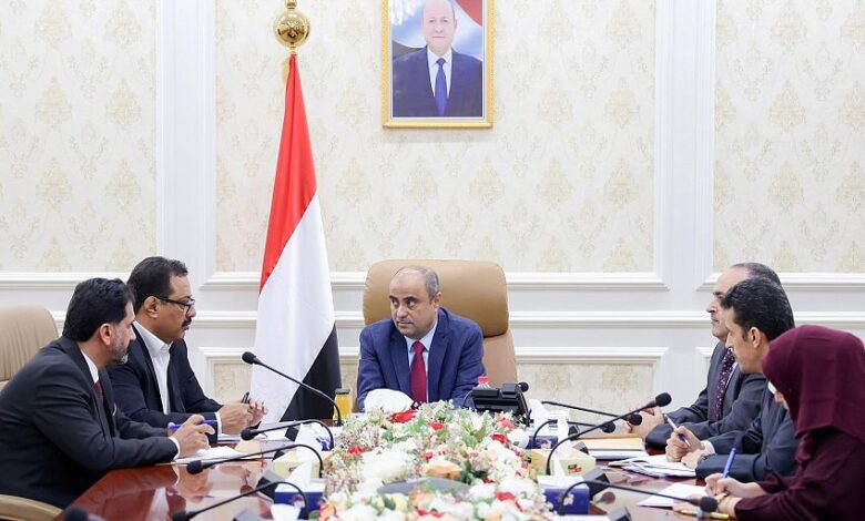 رئيس مجلس الوزراء يلزم شركة الغاز بتخفيض الأسعار بما يتوافق مع تحسن صرف العملة الوطنية