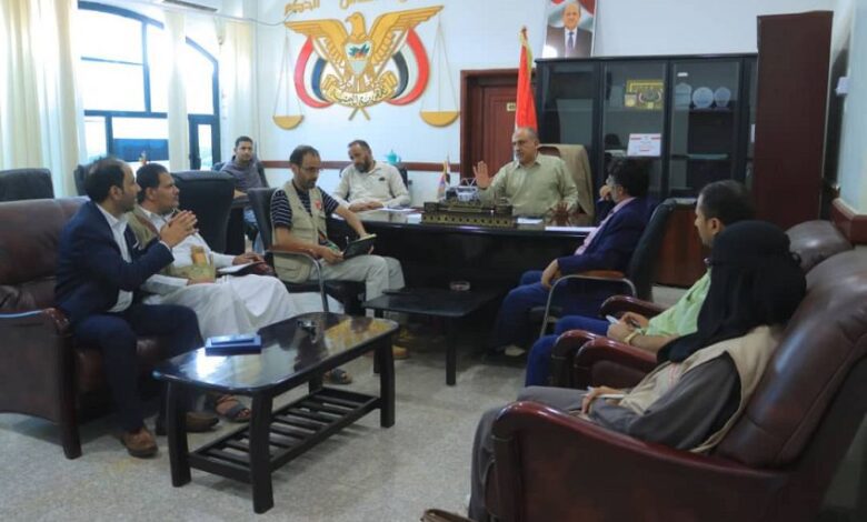 رئيس نيابة استئناف مأرب يناقش مع وفد حقوقي أوضاع النزلاء والمحتجزين في السجون
