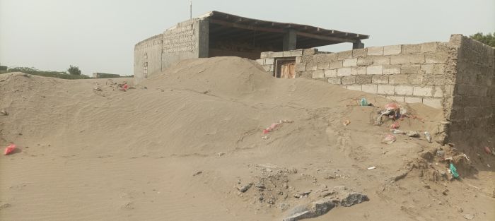 زحف الرمال على يختل.. جريمة تبدأ من الألغام وتنتهي بكارثة بيئية