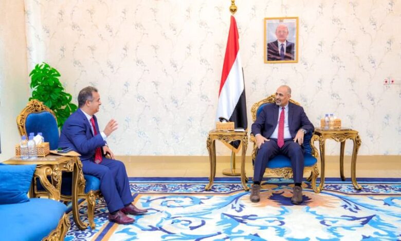 عضو مجلس القيادة اللواء الزُبيدي يستقبل السفير الليبي