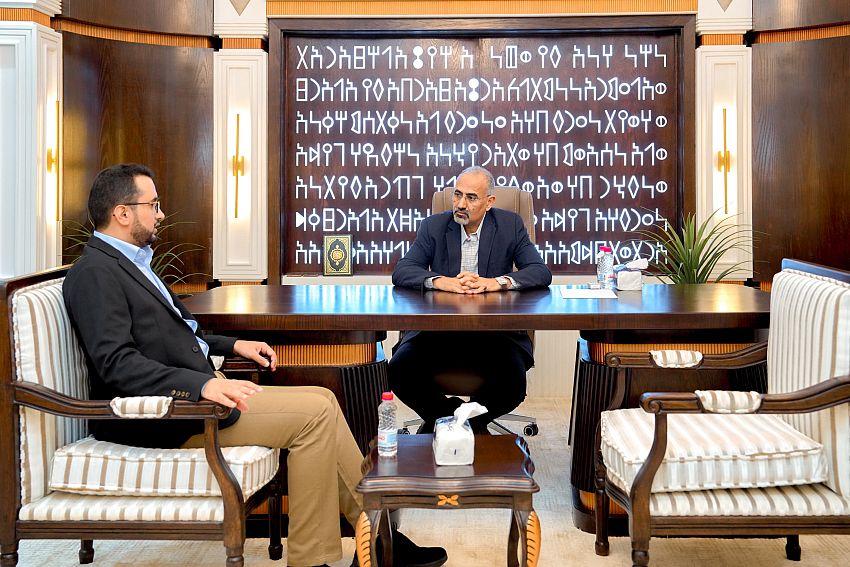 عضو مجلس القيادة اللواء الزُبيدي يطّلع على جهود الهيئة العامة للأراضي وعقارات الدولة