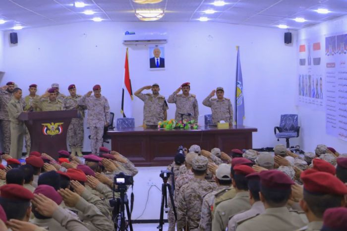 في اجتماع موسع بمأرب.. وزير الدفاع يؤكد مواصلة حشد الجهود للخلاص من مليشيا الحوثي واستعادة الدولة