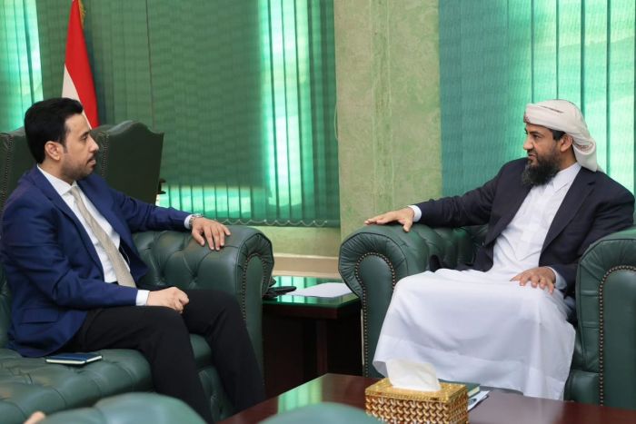 في لقاءين منفصلين.. المحرمي يلتقي رئيس هيئة التشاور ورئيس قطاع الطيران المدني