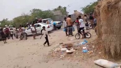 قتيلان ومصاب في اشتباكات مسلحة بين قيادات حوثية على المساعدات شمالي الحديدة