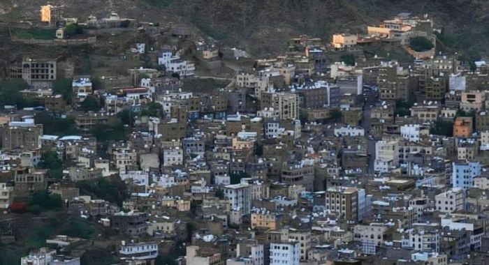 قناص حوثي يصيب طفلًا أثناء لعبه شمالي مدينة تعز
