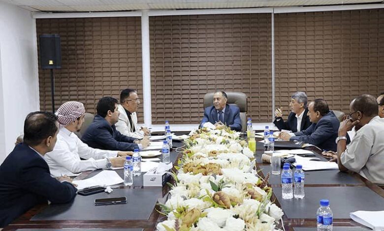 لجنة تنظيم وتمويل الواردات تستعرض ما تم إنجازه من طلبات المصارفة وتغطية الوردات السلعية