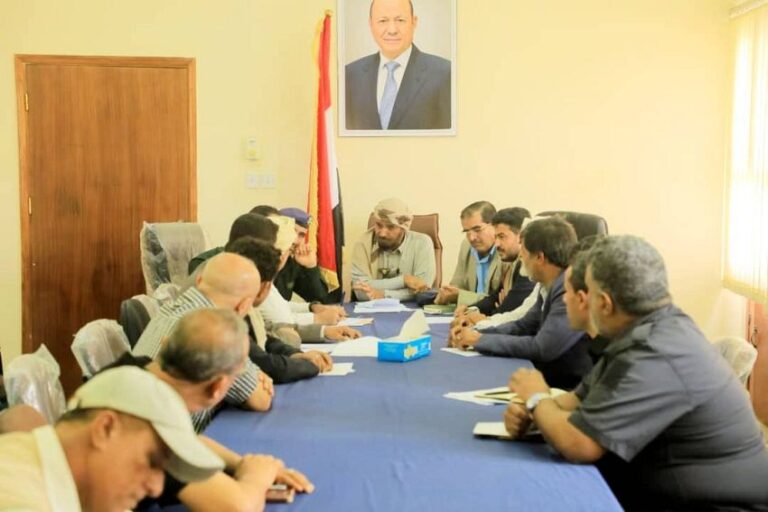 لجنة متابعة تنفيذ قرارات البنك المركزي بمأرب تقر إجراءات لضبط السوق المصرفية والرقابة على السلع