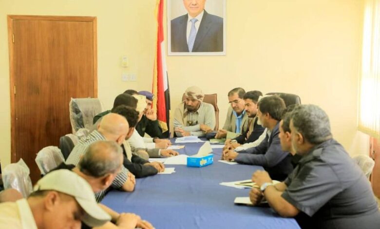 لجنة متابعة تنفيذ قرارات البنك المركزي بمأرب تقر إجراءات لضبط السوق المصرفية والرقابة على السلع