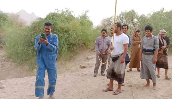 مأرب.. مليشيا الحوثي تستهدف فريق كهرباء حريب بقذيفة هاون خلال محاولة إصلاح الشبكة
