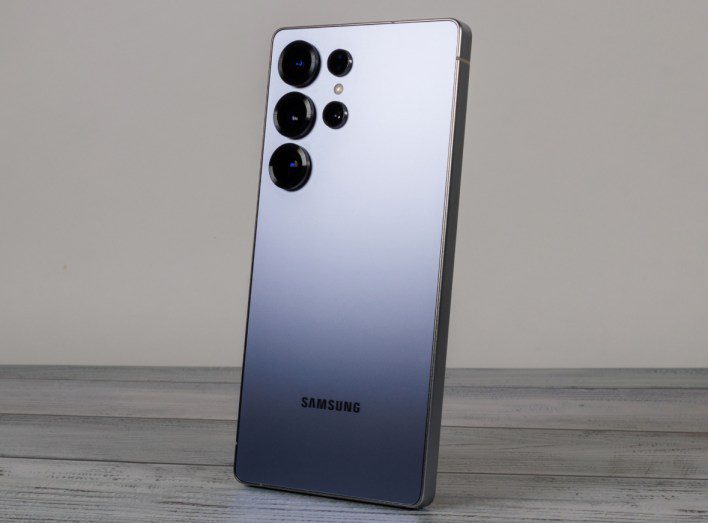 مبيعات Samsung Galaxy S25 Ultra تتفوق على Xiaomi 15 Ultra حسب تقرير جديد