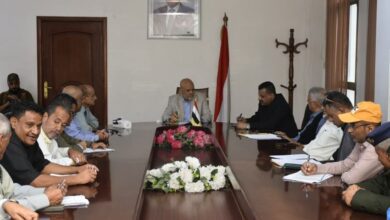 محافظ تعز على ضرورة الالتزام بالقوائم السعرية الرسمية للنفط والغاز
