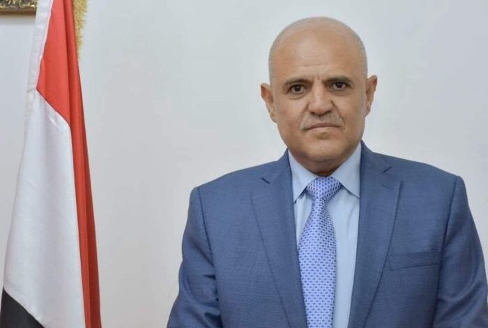 محافظ تعز يوجه بسرعة إغاثة المتضررين من سيول الأمطار في جبل حبشي