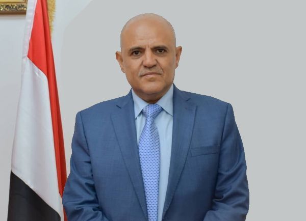 محافظ تعز يوجه بضبط أسعار السلع ونشر التسعيرة الموحدة خلال 24 ساعة
