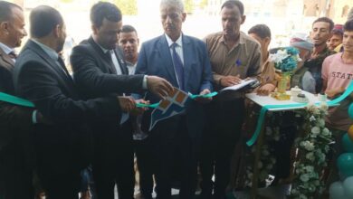 محافظ لحج يفتتح فرع بنك الشمول الإسلامي للتمويل الأصغر ويؤكد أهمية الانضباط في التحصيل العلمي بالمعهد الصحي