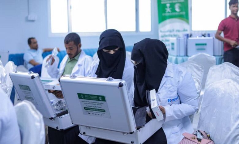 مركز الملك سلمان للاغاثة يدشن توزيع حقائب بيطرية بمحافظة حضرموت