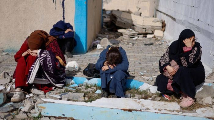 مركز حقوقي: أكثر من 200 يمني يواجهون خطر الموت في غزة وينتظرون الإجلاء