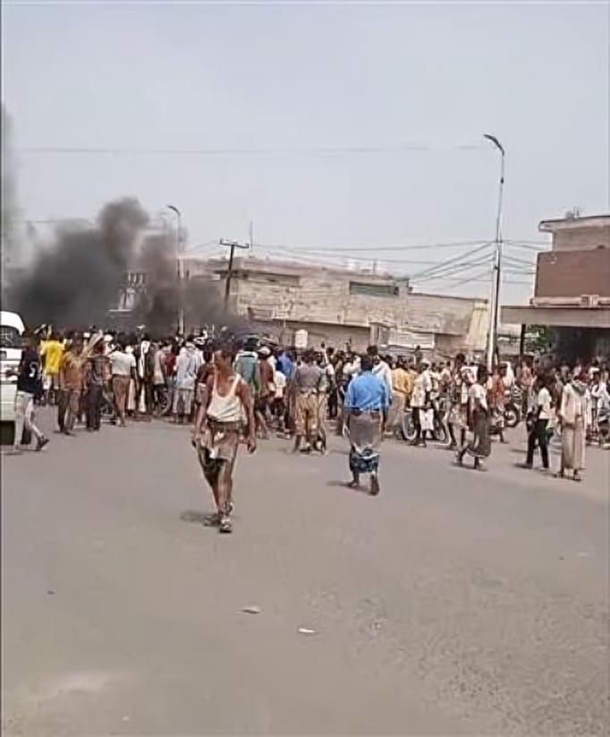 مليشيا الحوثي تختطف عشرات المدنيين في المراوعة بعد احتجاجات غاضبة على مقتل مواطن