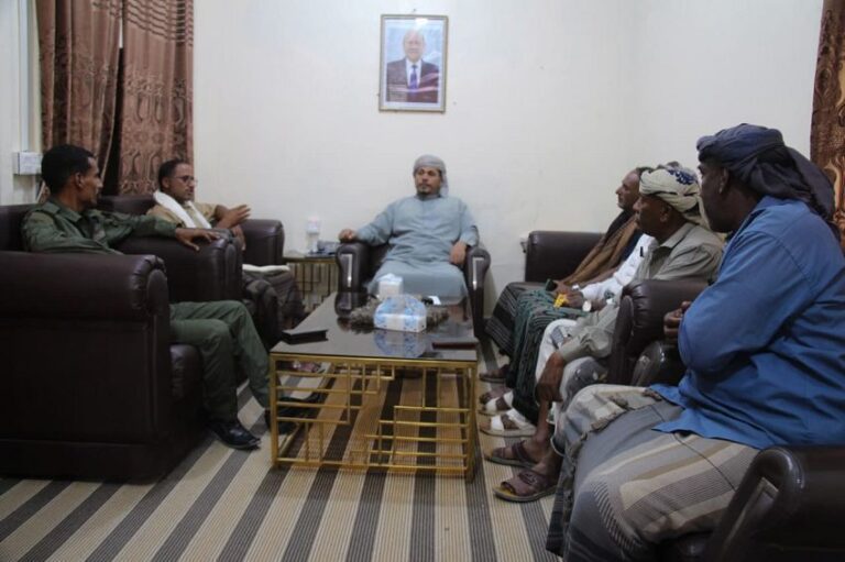 مناقشة آلية تشكيل لجان مجتمعية لمراقبة أسعار السلع بمدينتي حديبوه وقلنسية في سقطرى