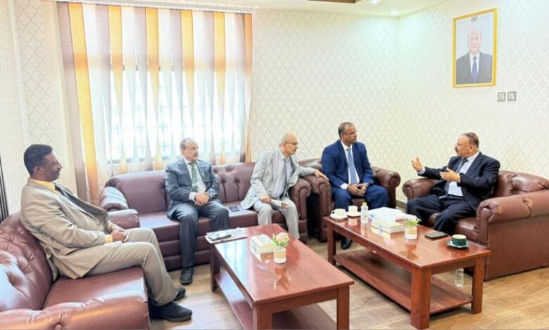 وزارتا النقل والشؤون الاجتماعية تناقشان مسودة انضمام اليمن لاتفاقية العمل البحري (MLC)