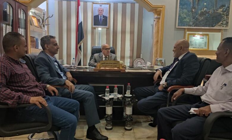 وزير الادارة المحلية يناقش أداء المكاتب التنفيذية واحتياجات محافظة تعز التنموية