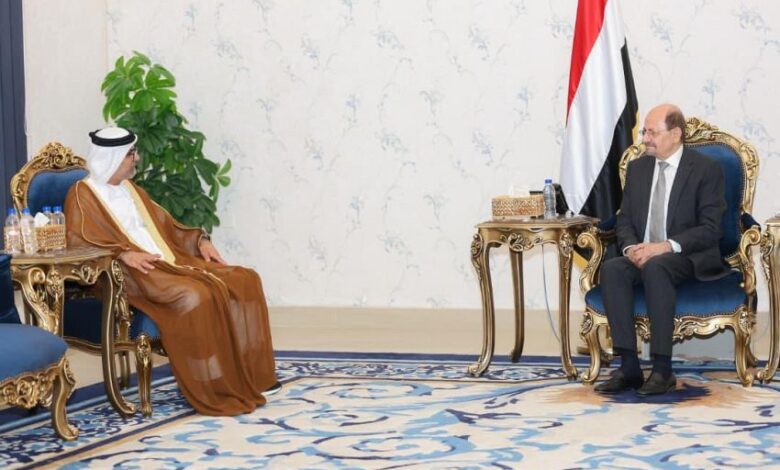 وزير الخارجية يبحث مع السفير الاماراتي تعزيز التعاون في المجالات السياسية والتنموية والخدمية