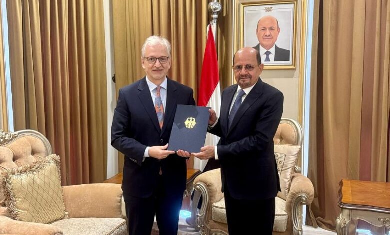 وزير الخارجية يتسلم نسخة من أوراق اعتماد السفير الالماني لدى اليمن