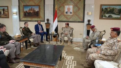 وزير الدفاع يبحث مع الملحق العسكري الامريكي جهود مكافحة التهريب