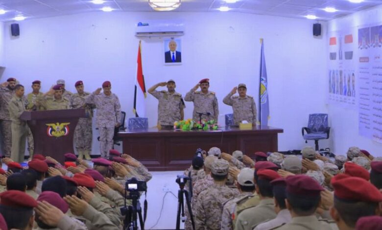 وزير الدفاع يجتمع برئاسة الأركان والهيئات والدوائر والدفعة 17 قيادة وأركان