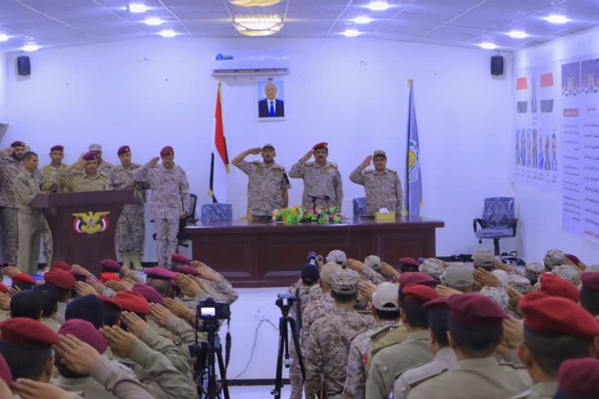 وزير الدفاع يجتمع برئاسة الأركان والهيئات والدوائر والدفعة 17 قيادة وأركان