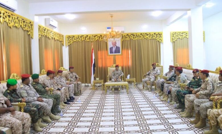 وزير الدفاع يشيد بجهود قوات محور الغيضة