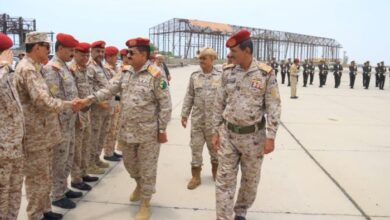 وزير الدفاع يعود إلى عدن بعد جولة ميدانية أكد خلالها توحيد الصفوف وتصويب البندقية نحو مليشيا الحوثي