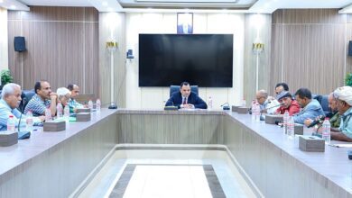 وزير الزراعة والري والثروة السمكية يناقش سُبل دعم احتياجات القطاع السمكي في سقطرى