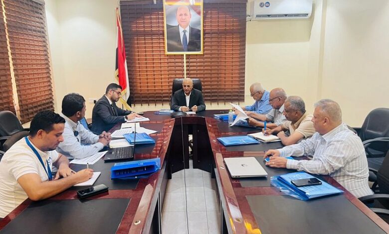 وزير المياه يبحث مع منظمة الهجرة الدولية التعاون المشترك ويلتقي مدير مؤسسة المياه في تعز