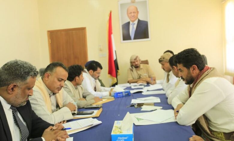 وكيل مأرب يؤكد على اهمية تنفيذ قرارات الاصلاح الاقتصادي