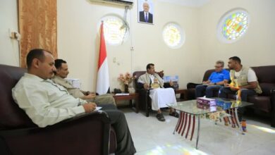 وكيل مأرب يبحث مع البرنامج الإنمائي واليونيسيف تعزيز الشراكة الإنسانية وتدخلاتهما بالمحافظة