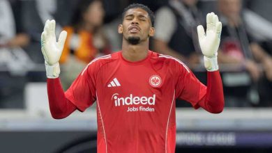 على طريقة كريستيانو رونالدو.. الفريان يلبس إنزاغي البشت العربي (فيديو)