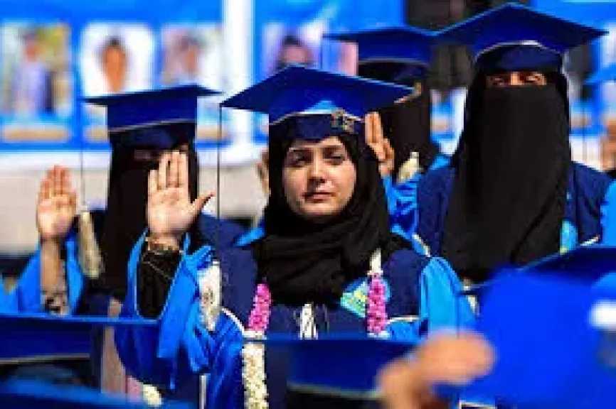 اخبار-اليمن-الان-|-مفاجأة-لطلاب-اليمن!-جامعات-تحارب-الغلاء-بخطوة-جريئة:-خصم-50%-على-سعر-الدولار-في-الرسوم-الدراسية