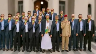 اخبار-اليمن-الان-|-اليمنيون-يعبرون-عن-فرحتهم-بمصرع-قيادات-حكومة-الحوثي-ويصفونها-بـ”حكومة-التفاح-”