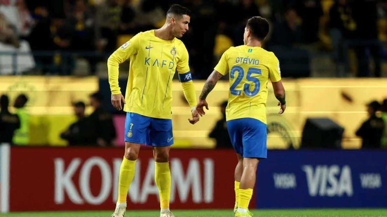 دوران وتاليسكا ينتظرانه.. نجم الأهلي السعودي يقترب من الرحيل