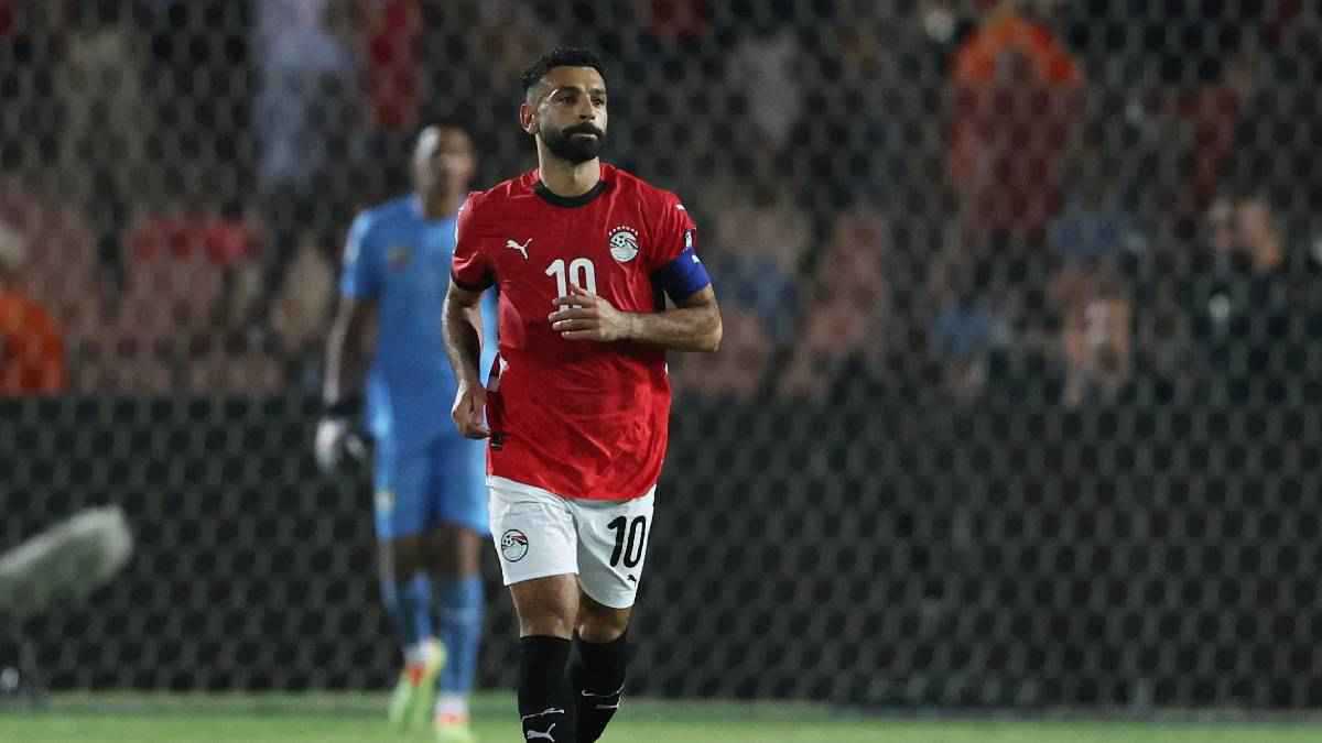 هتاف يفجر غضبا ورد فوري بصورة.. من هي هدى بهاء زوجة زيزو؟