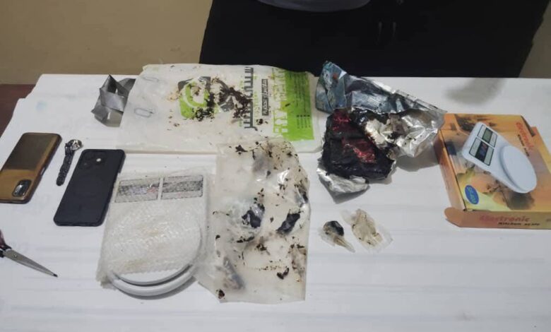 اخبار-حضرموت-|-مكافحة-#المخدرات-تضبط-مروجان-للحشيش-المخدر-غرب-#المكلا-بالتعاون-مع-المواطنين