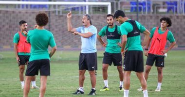جلسة تحفيزية للاعبي المصري فى معسكر القاهرة قبل مواجهة الزمالك