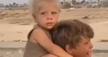 فيديو نزوح طفل فلسطيني يتصدر الترند العالمي.. أسرة الصغير جدوع قاسم لـ"اليوم السابع": نزحنا من حي الزيتون إلى خانيونس في رحلة صعبة.. الطفل بكى لعدم قدرته على حمل شقيقه "خالد" وانشغال والدته بحمل أغراض الأسرة