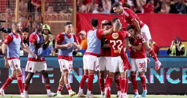 "القاهرة بقى لونها أحمر".. ريمونتادا الأهلى أمام الزمالك حديث الصحف العربية