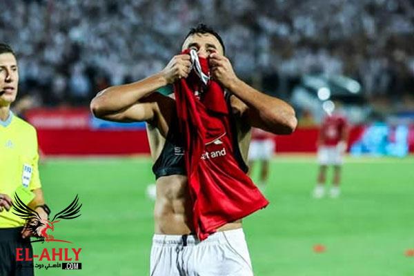 سبب ظهور تريزيجيه بجانب الشناوي مع حكم المباراة أثناء القرعة