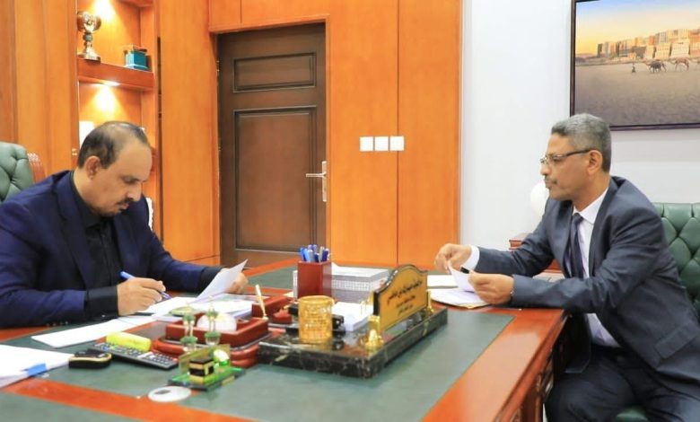 اخبار-حضرموت-|-محافظ-حضرموت-يطلع-على-نشاط-صندوق-النظافة-والتحسين-بوادي-وصحراء-المحافظة