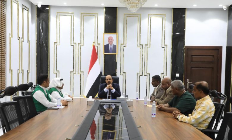 اخبار-حضرموت-|-محافظ-#حضرموت-يبحث-مع-مدير-مكتب-البرنامج-#السعودي-جوانب-تفعيل-الأنشطة-الشبابية-والرياضية