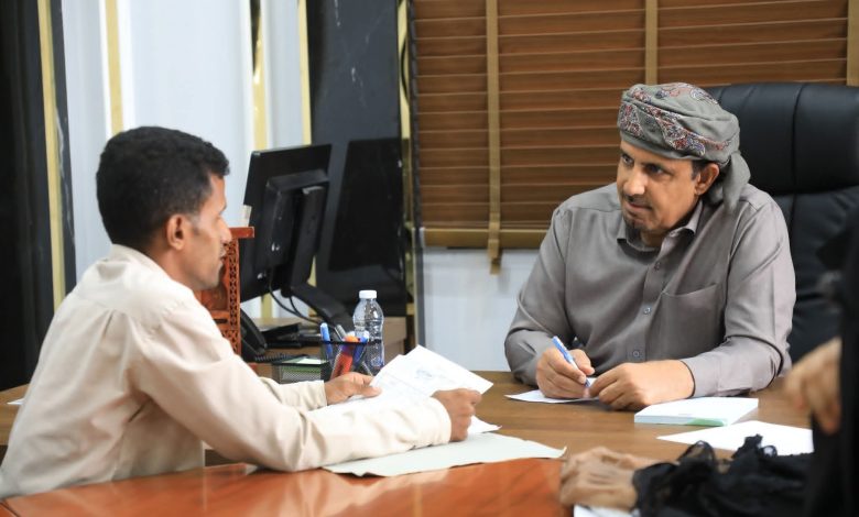 اخبار-حضرموت-|-محافظ-#حضرموت-يطلع-على-احتياجات-#المواطنين-ويوجه-بتسهيل-متطالباتهم