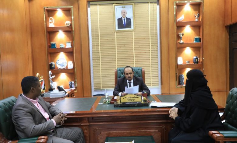 اخبار-حضرموت-|-محافظ-#حضرموت-يطلع-على-البرامج-المنفذة-لصندوق-تنمية-#المهارات-بالمحافظة-خلال-العام-الجاري