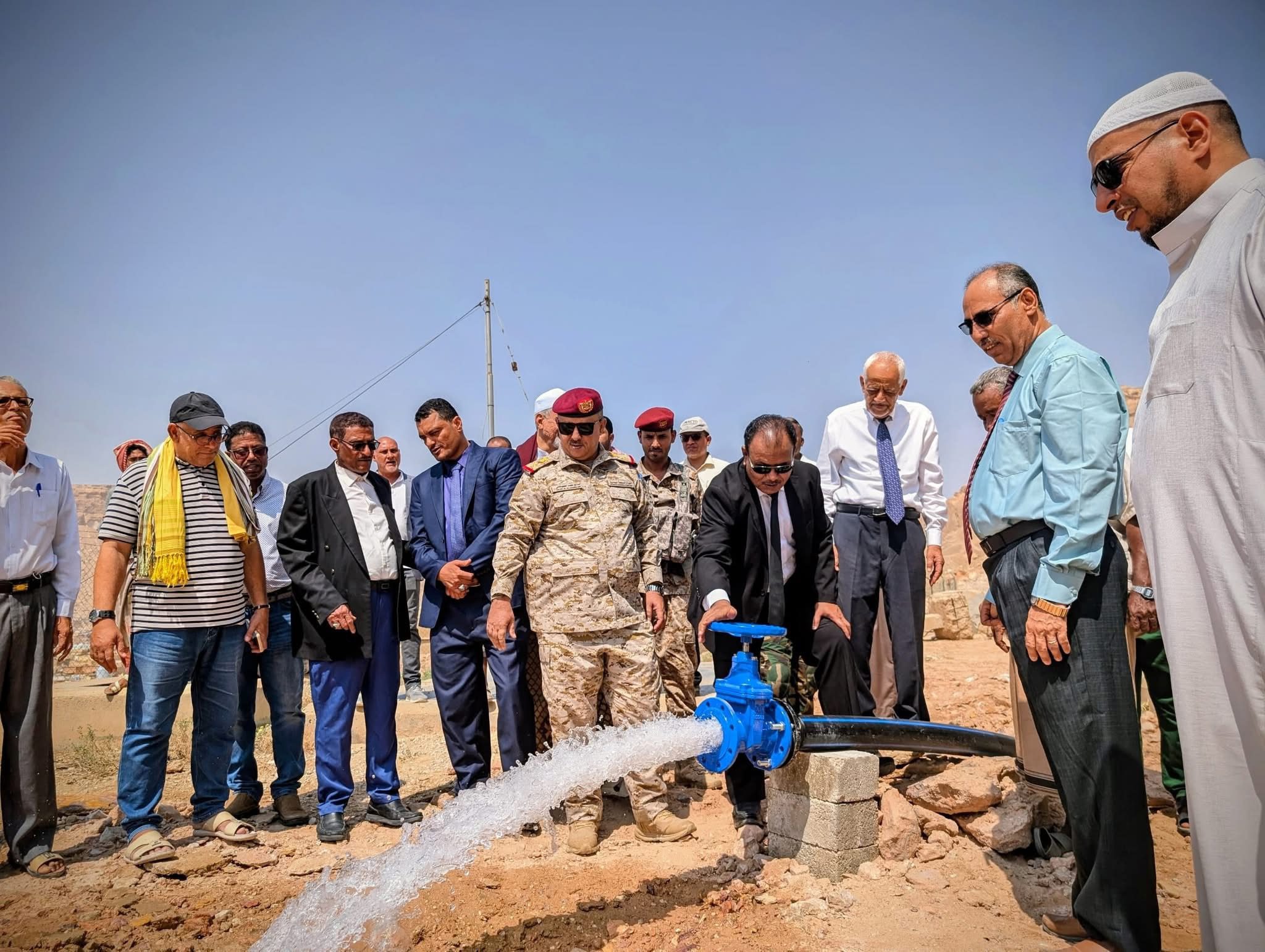 اخبار-حضرموت-|-وكيل-المحافظة-العامري-يفتتح-بئر-مياه-جديدة-بمنطقة-عيديد-بمديرية-تريم